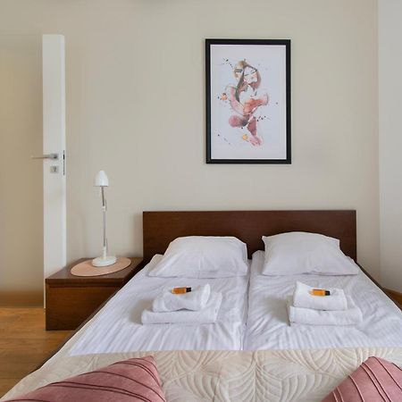 Contemporary Apartment Pilsudskiego Street Краков Экстерьер фото